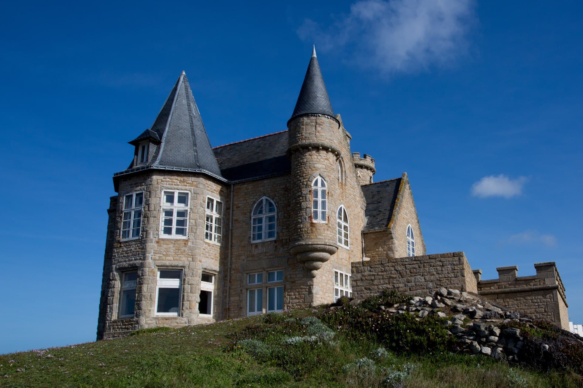 Le château Turpault face à l'océan à Quiberon